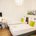 Aparthotel Haus 4*
