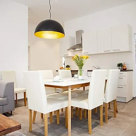 Haus 4*