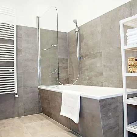 Haus Ξενοδοχείο με διαμερίσματα 4*